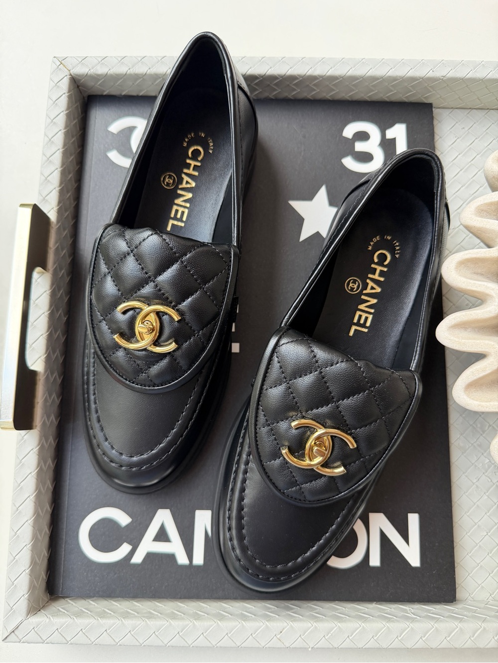 CHANEL BLACK LEATHER LOAFERS MOCCASINS OXFORD GOLD CC TURNLOCK LOGO 38/39 - Picture 15 of 15